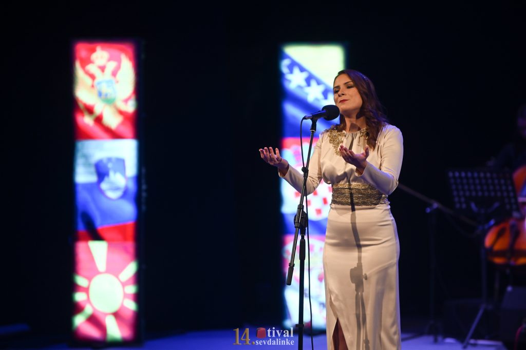 Katarina Bogdanović prekrasnim glasom očarala publiku izvodeći sevdalinku “Ljubav u nama”