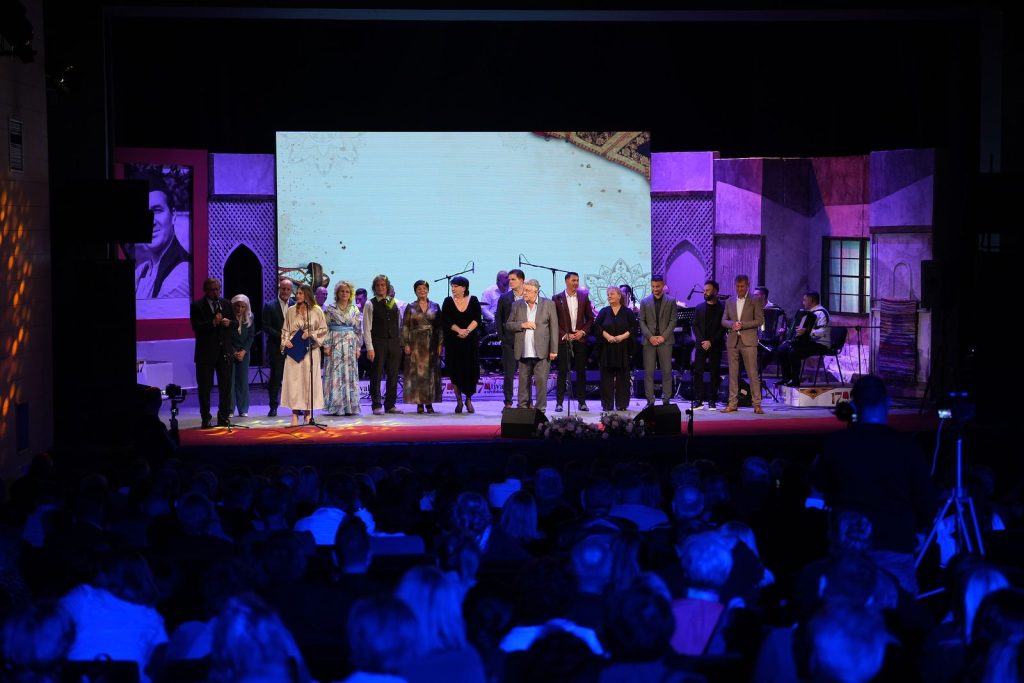 Revijalna večer 17. Festivala sevdalinke: Tuzla je disala u ritmu sevdaha i sjećanja na Halida Bešlića