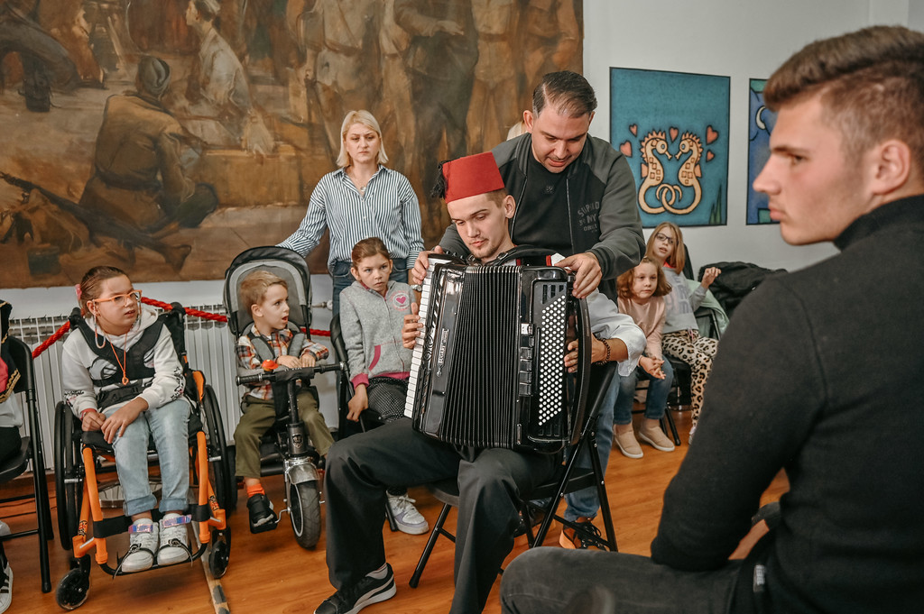 Kada pjesma postane prostor za emociju: Sevdalinka kao vrsta muzičke terapije
